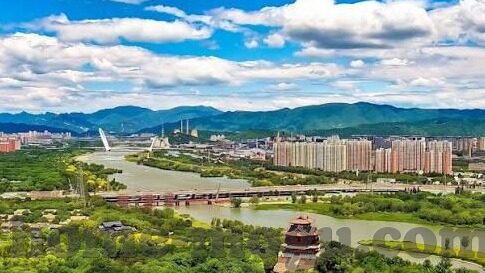 麻豆传媒app入口-揭秘网络，涉足数字世界暗流，风险与阴影的警示